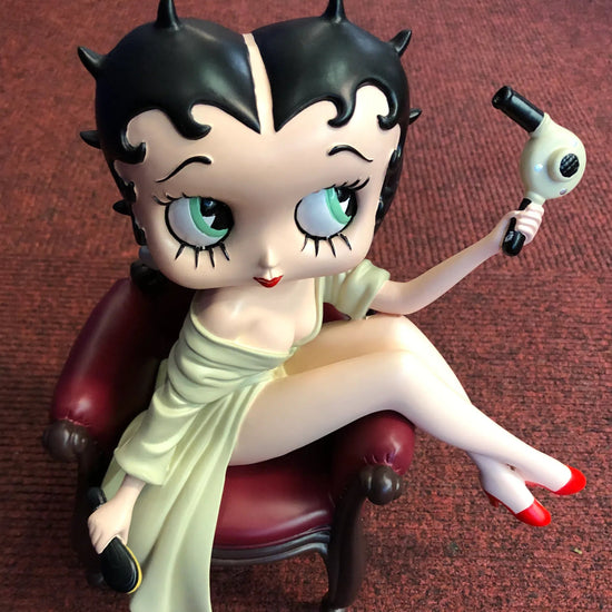 Betty Boop Figurine | Grooming